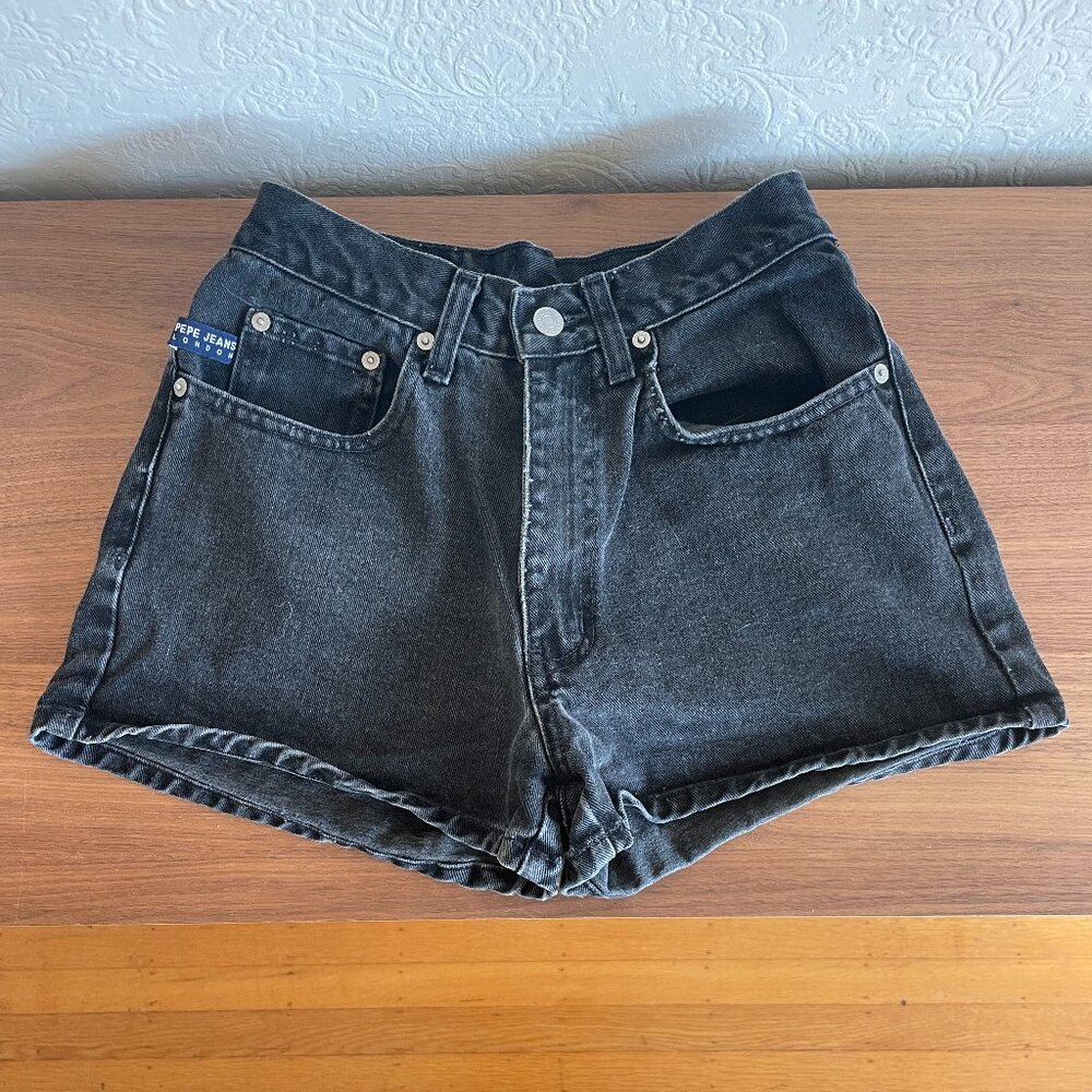 Vintage Pepe Jeans black shorts size 27